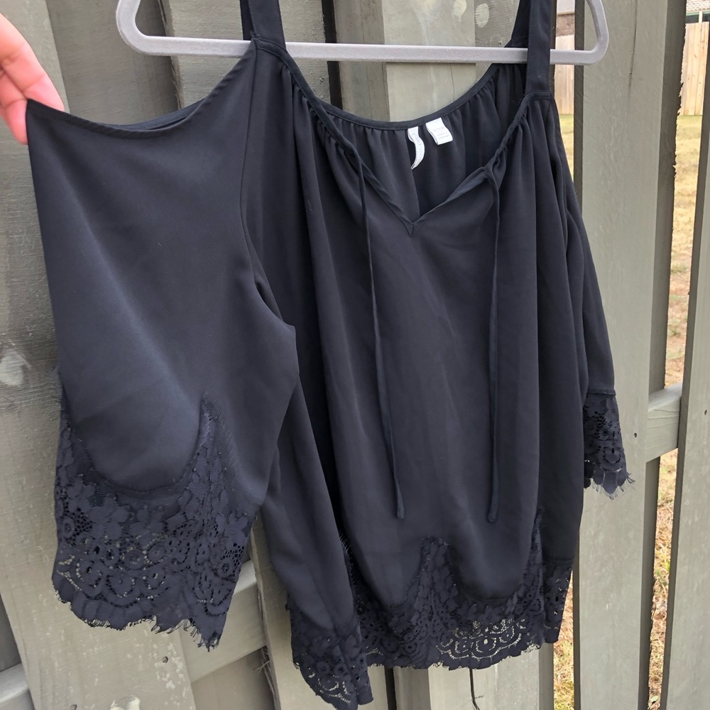 Black cold shoulder